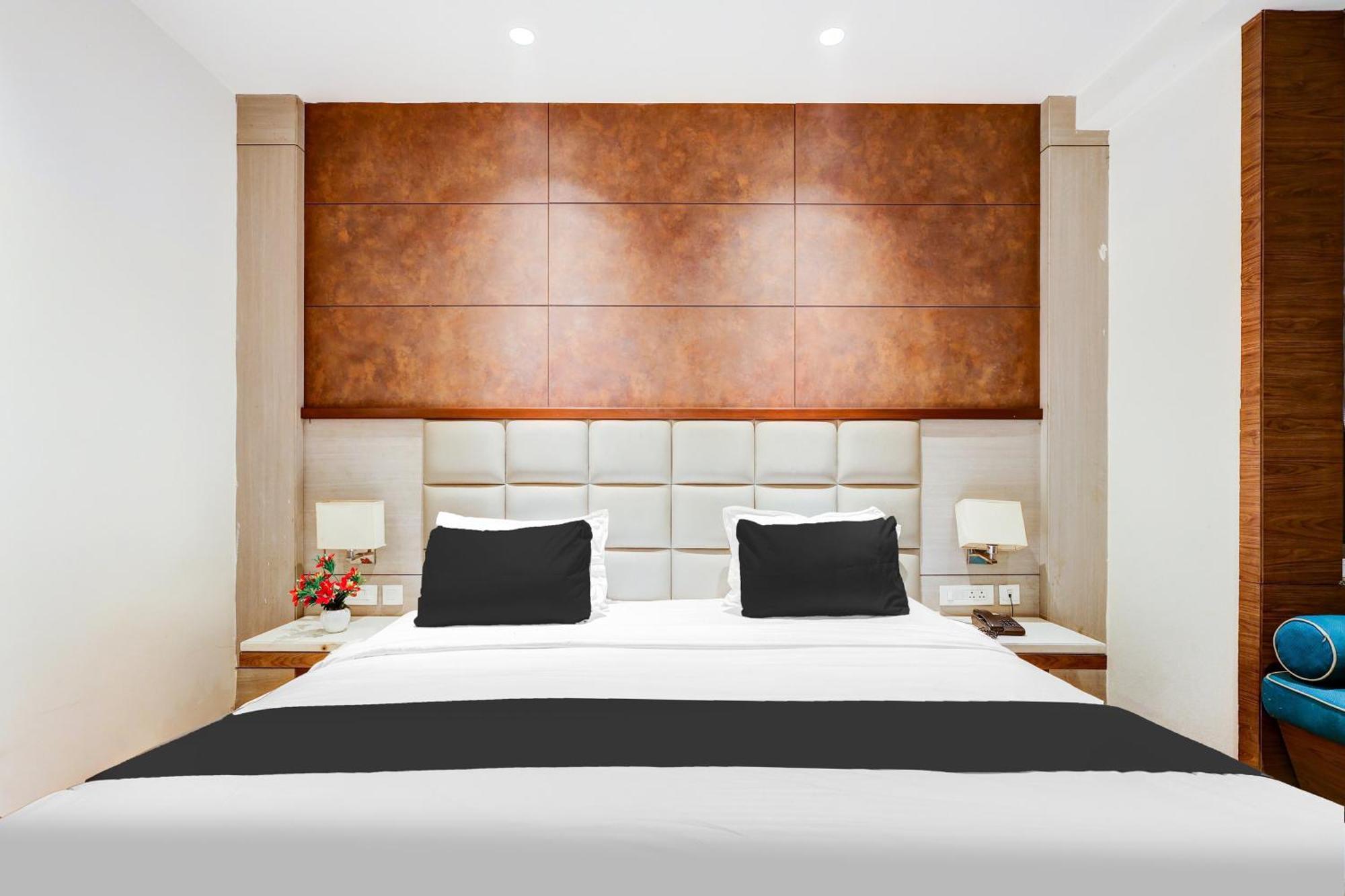 Super Townhouse Chhatarpur Near Metro Park New Delhi Exterior foto