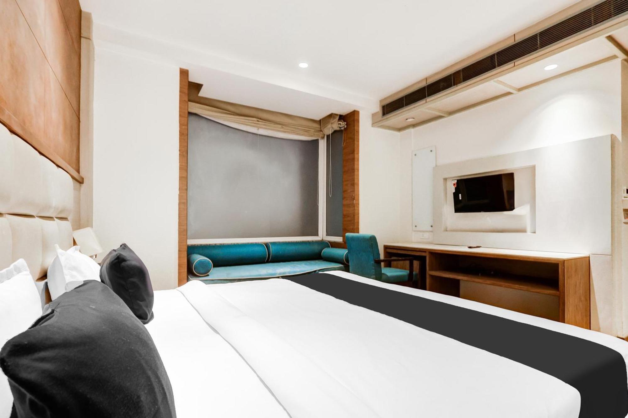 Super Townhouse Chhatarpur Near Metro Park New Delhi Exterior foto